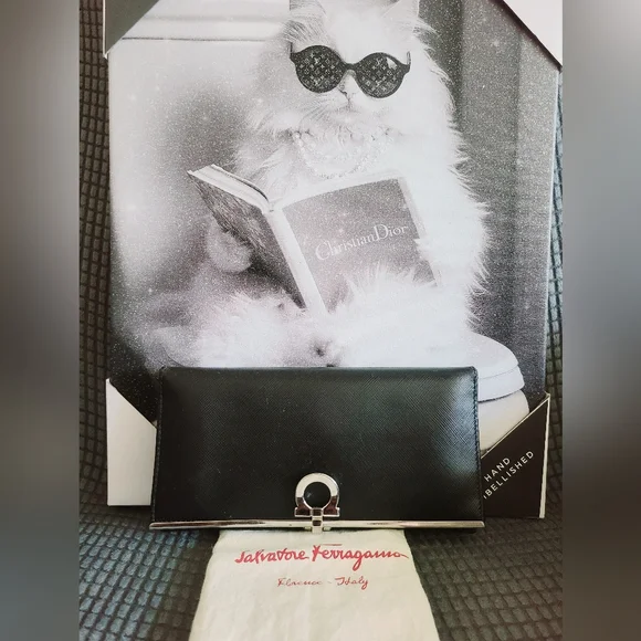 ❤️🔥Salvatore Ferragamo Gancini Continental Wallet❤️🔥 - Picture 2 of 12